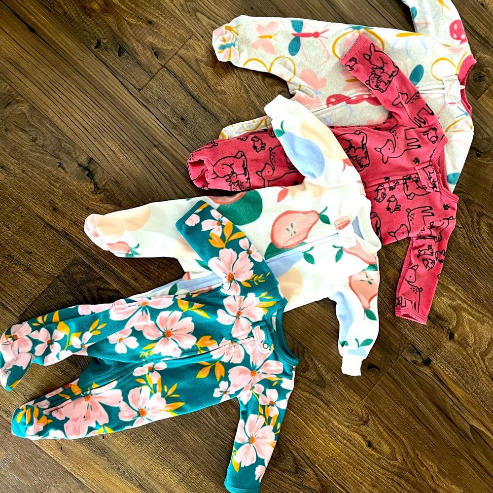 Lot of 4 Carters Newborn sleepers